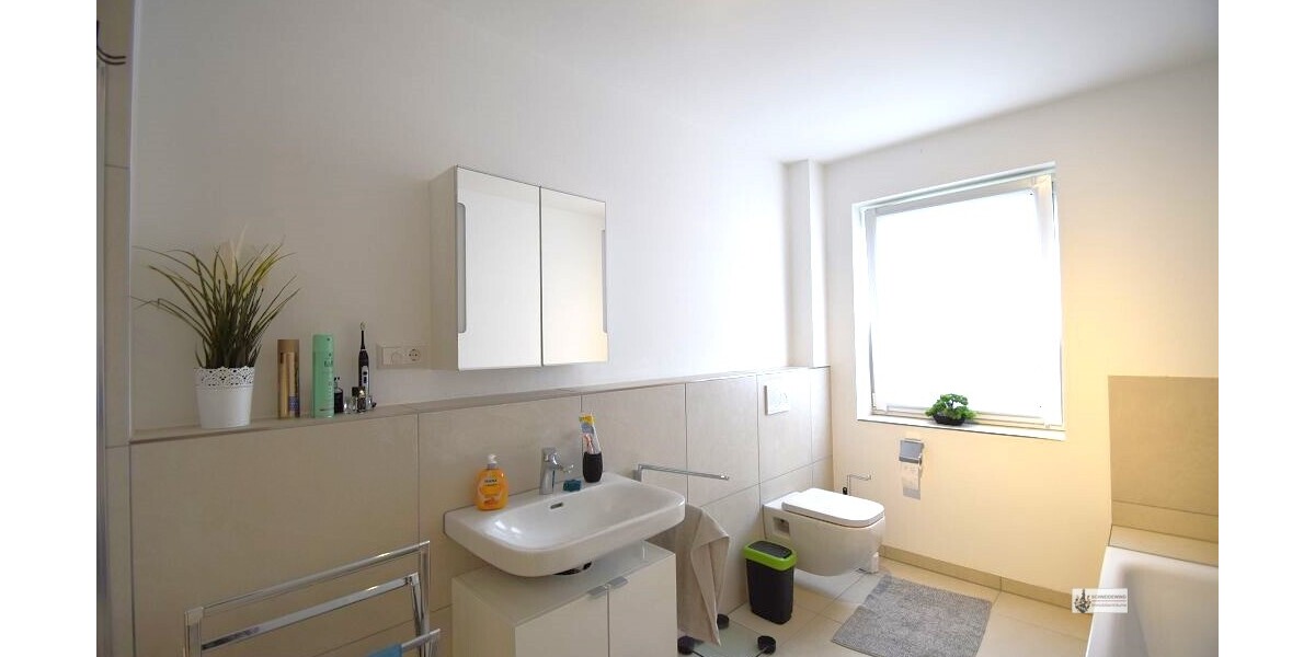 Bad mit Badewanne