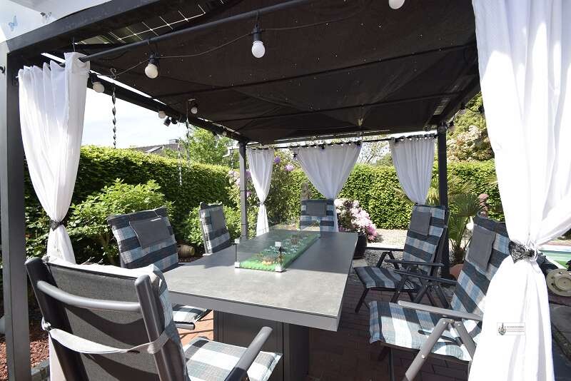 Pergola mit Sitzgruppe