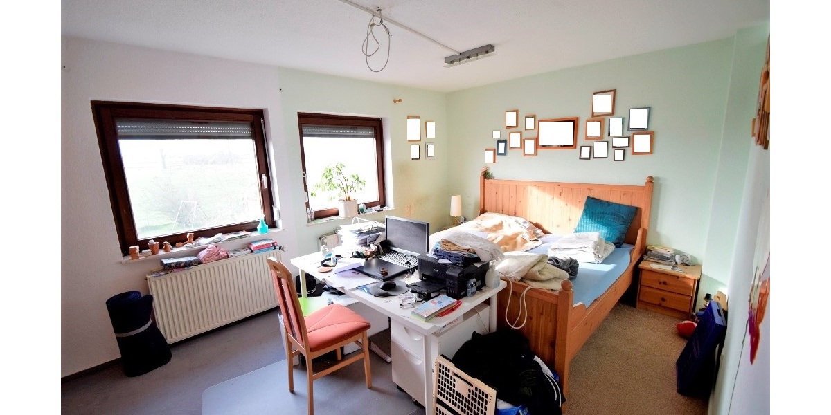 Blick in ein weiteres Schlaf- oder Arbeitszimmer