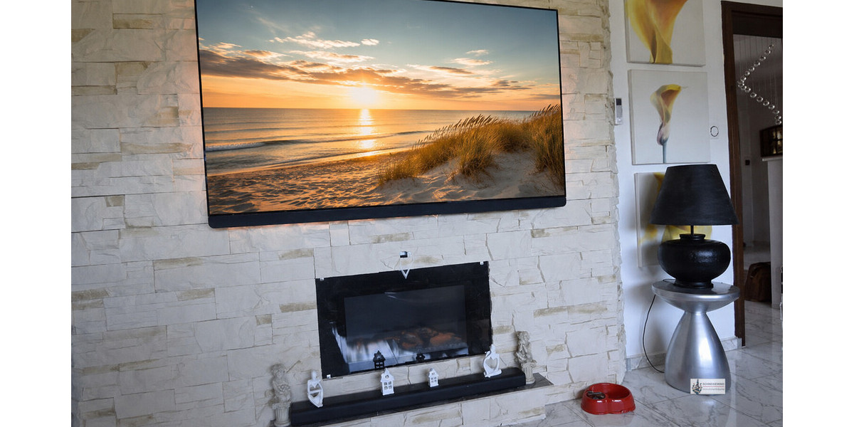 Fernseher über den elektrischen Kaminofen