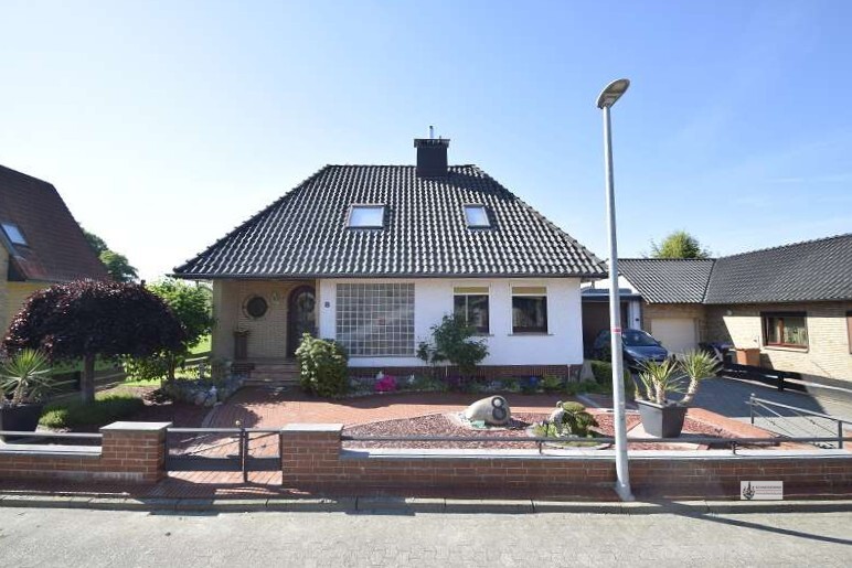 Urlaubsfeeling jeden Tag – Modernes Einfamilienhaus mit Pool, Whirlpool & PV-Anlage - Einfamilienhaus Syke Syke | Angebot:27090927
