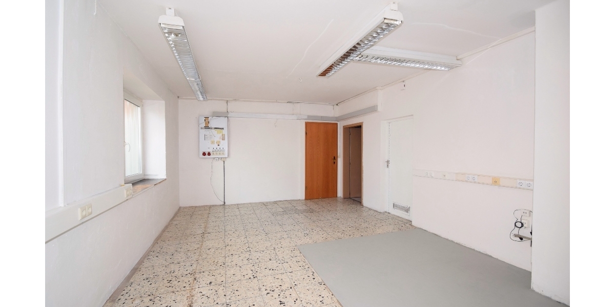 Büro / Vorraum 21 m² mit Toilettenbereich